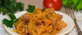 Готовая тушеная капуста с сосисками