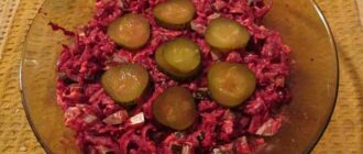 Салат из свеклы с соленым огурцом и чесноком