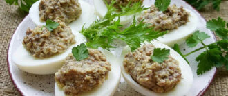 Яйца фаршированные с рыбными консервами