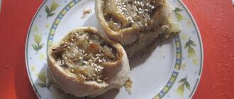 Рулет с луком