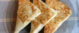 Конвертики из лаваша с фаршем и сыром