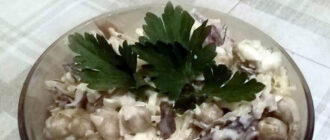 Салат с морской капустой и горошком