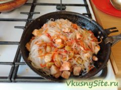 Фунчоза с овощами и курицей