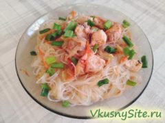 Фунчоза с овощами и курицей по-корейски