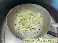 Отжимаем кабачки